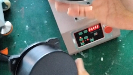 小型平面絲印機(jī)與移印機(jī) 挑戰(zhàn)無工裝夾具印刷的實(shí)踐與策略